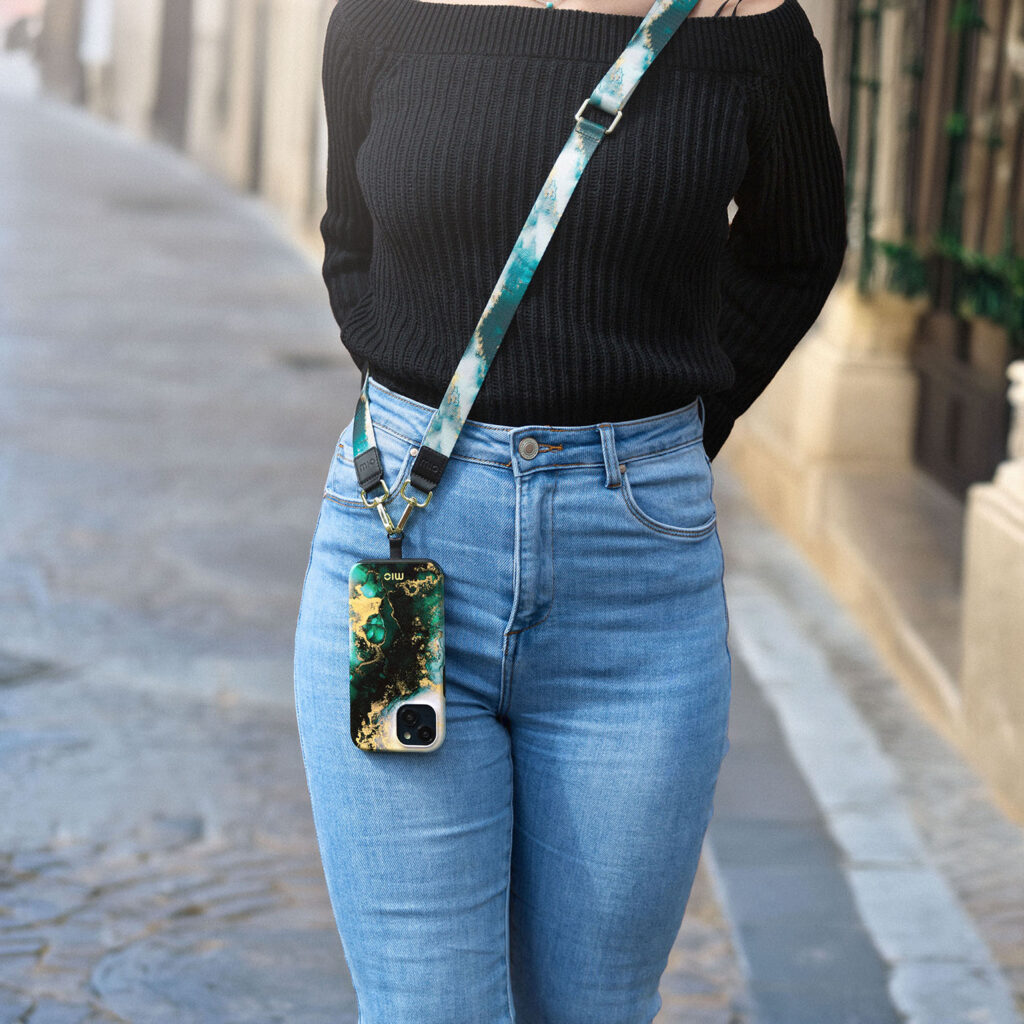 MIO Green Marble case - Lifestyle 1